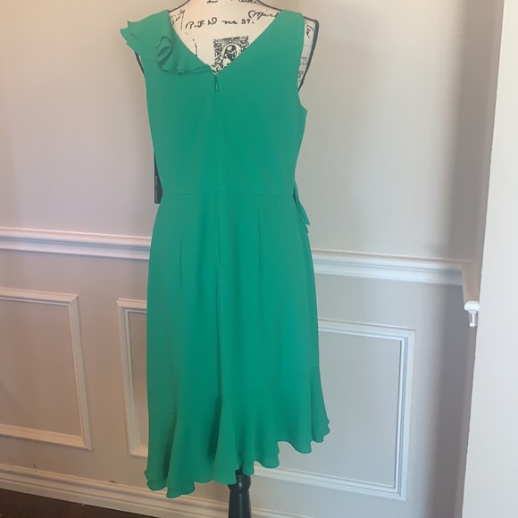 NWT Maggy London 💚 Green Ruffle V-Neck Dress 10 - Picture 3 of 8